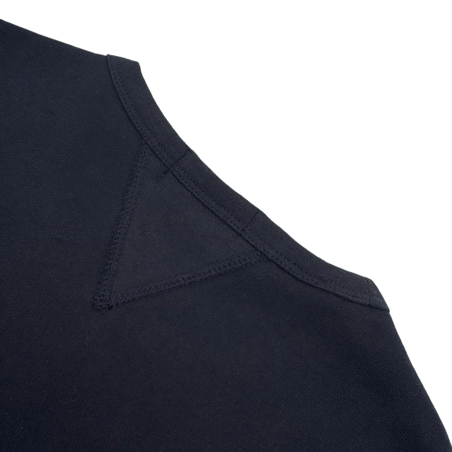 P290 [Exclusive supply] Ralph Lauren pony embroidered round neck sweatshirt (navy blue). The original purchase was 1,690 and developed. The fabric is made of customized cloud-like honey cotton fleece sweatshirt material. It feels delicate and comfortable to the skin. It is based on matte gray. It comes with a soft light filter. The exquisite indigo pony logo is embellished. It is highly recognizable. It has an atmosphere of freedom and vitality. Pure and smart color symphony outlines a high-end silhouette with extreme simplicity. Become the smart focus of vision. Show your taste in silence, using imported machine embroidery technology. Use advanced computer control system and precision mechanical components to achieve the iconic pony embroidery operation. High precision. The lines are smooth and delicate, using the Hasuo process. Use specific machines to sew. The Hasuo fastness is high. It adds visual effects. It is time-consuming and labor-intensive. The fabrics have been washed. It has better hand feel and texture. It is not easy to deform, not easy to shrink, not easy to fade, and maintains long-term beauty. Size:S-M-L-XL